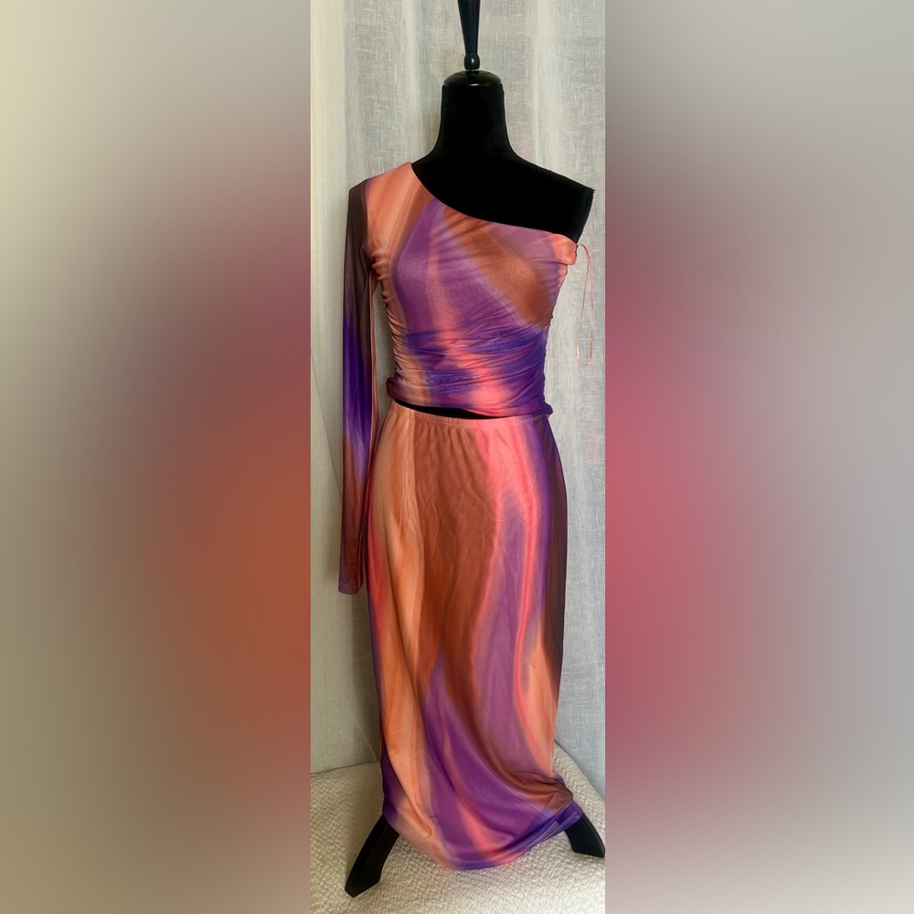 Multicolor set : shoulder body suit and skirt
